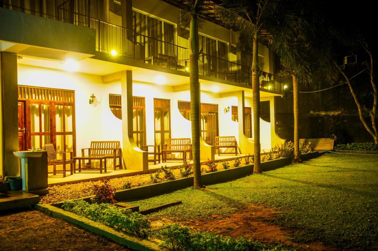 טיסמהרמה Lake Wind Hotel מראה חיצוני תמונה